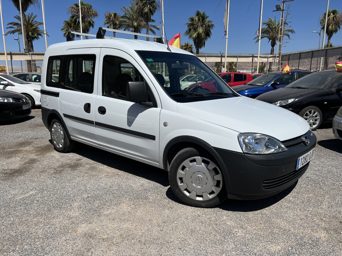 OPEL COMBO TOUR 1.3 Cdti 75 CV